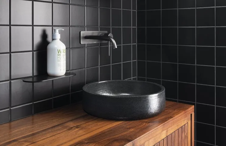 lifestyle_VS785GM_Phoenix_Vivid_Slimline_Wall_Mixer_Set_3_RGB-Small